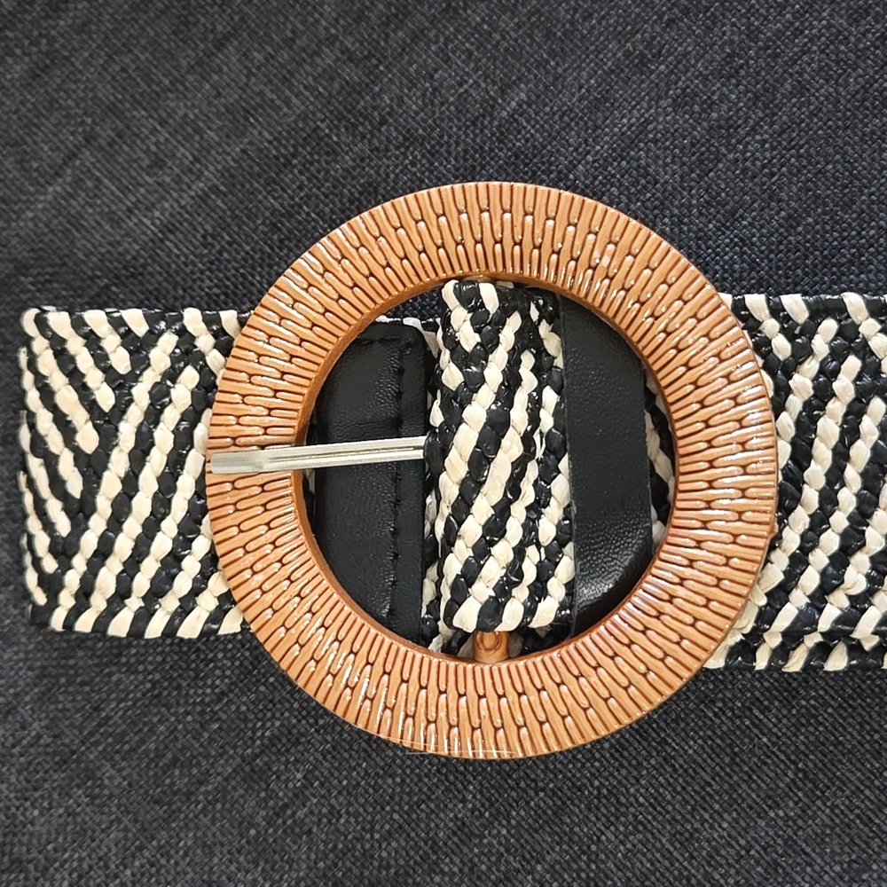 Woven Black and Cream Round Buckle Belt
